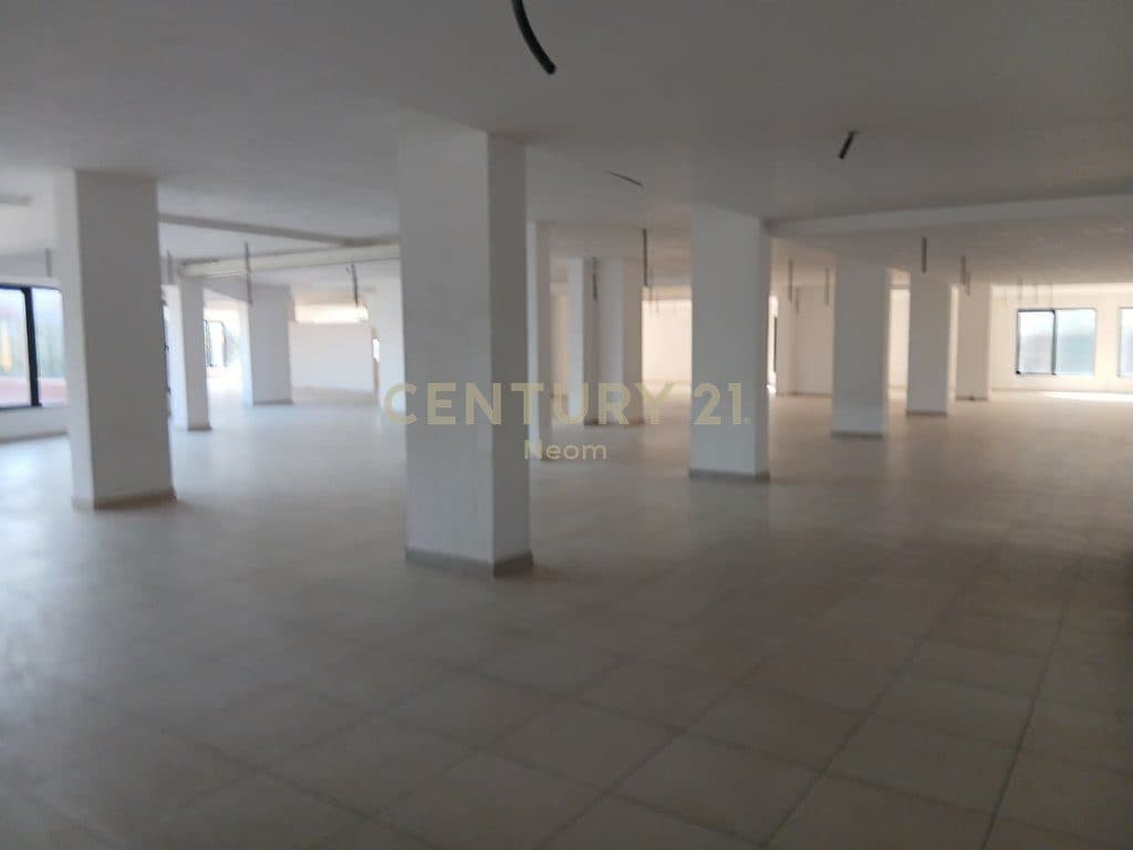 COMMERCIAL SPACE FOR SALE 1248M2 ON MAIN STREET - INSTITUTE 3