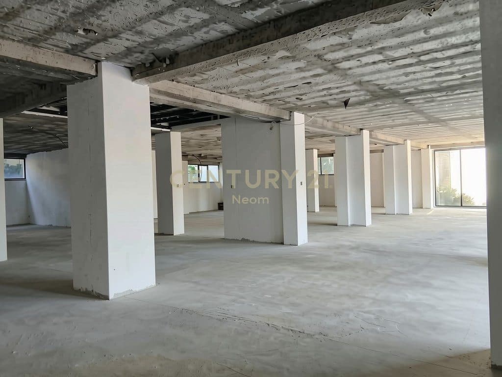 COMMERCIAL SPACE FOR SALE 919.7 M2, ON MAIN STREET - INSTITUTE 2