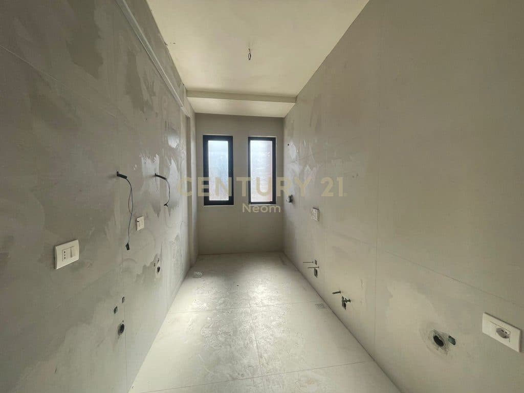 SHITET APARTAMENT PENTHOUSE 2+1+VERANDE NE ASTIR TE URBAN GATE 4