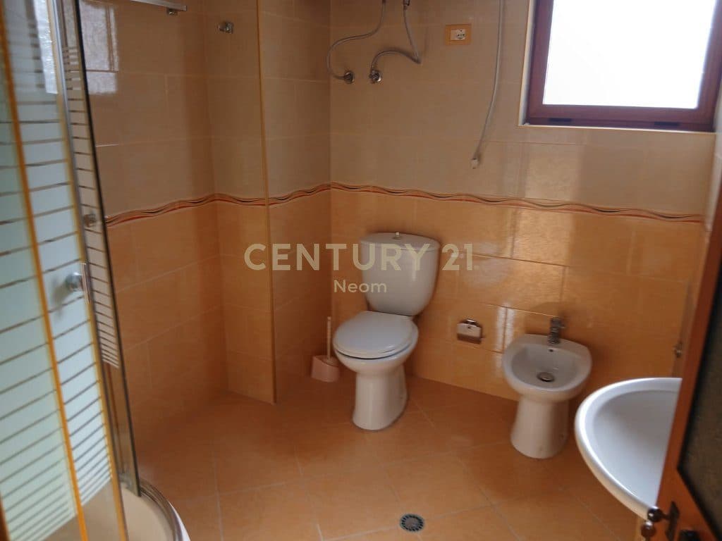 Jepet apartament 2+1 me Qira, Laprake - 55000 ALL 4