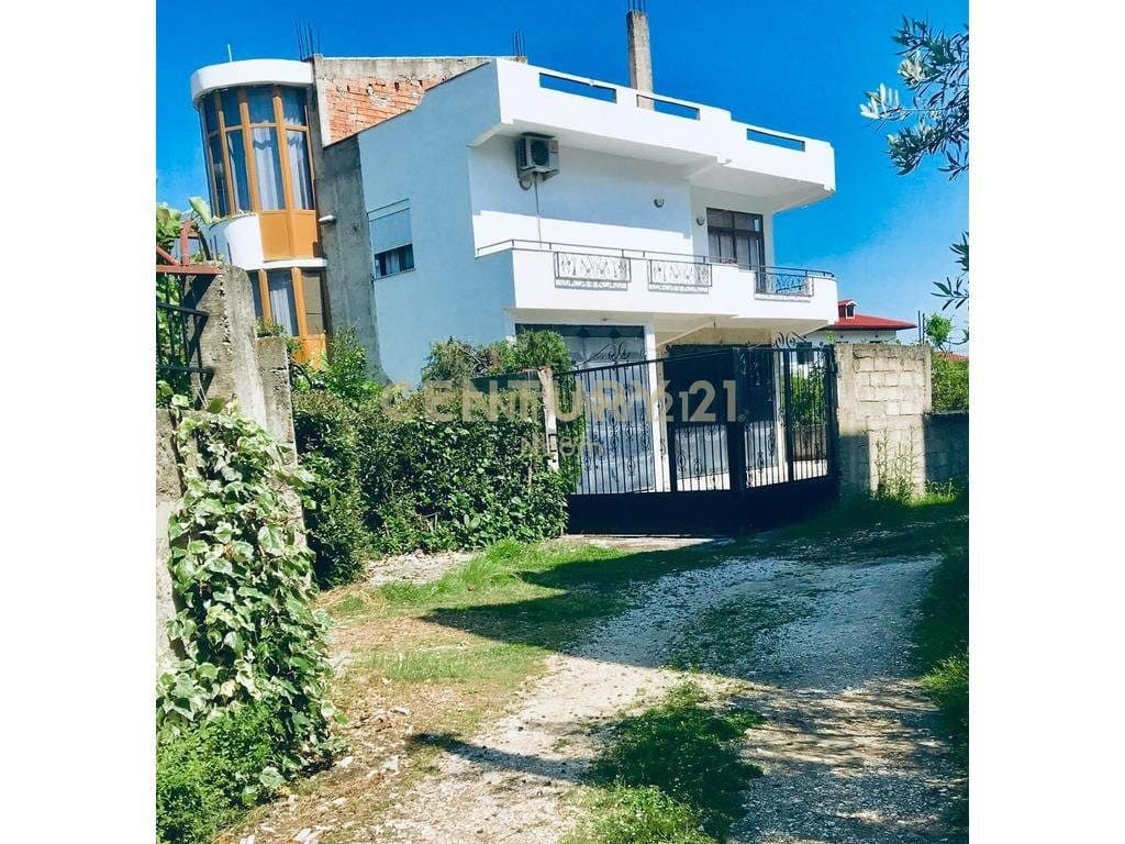 VILA PËR SHITJE PËR BANIM OSE INVESTIM NË BERAT