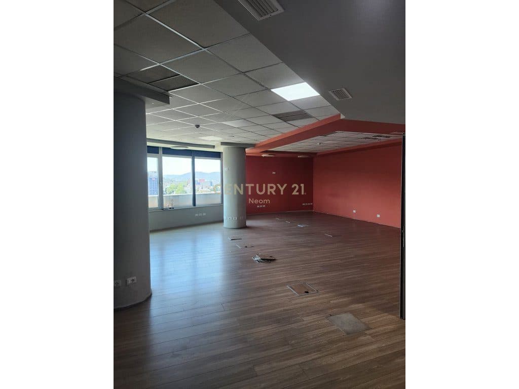 Ambient Komercial me Qira 230m2, Rruga e Kavajes 3