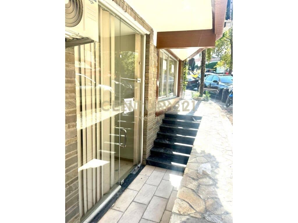 Kënde komerciale për shitje në Kodra E Diellit 1