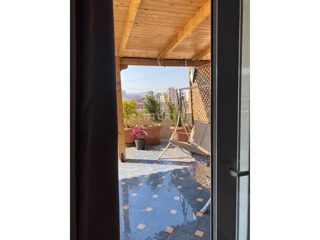 Shitet apartament 4+1 pranë Delijorgji Complex, buzë Bulevardi Bajram Curri.