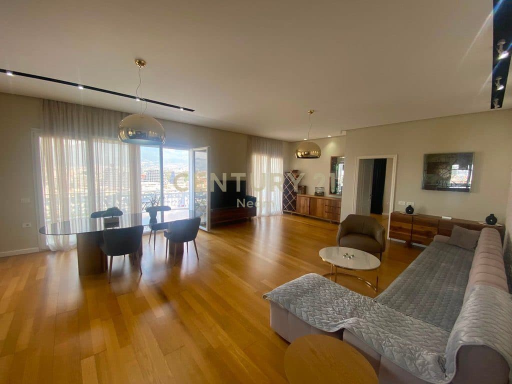 Apartament 2+1+2+Parkim me qira pranë Kopshtit Botanik, Tiranë