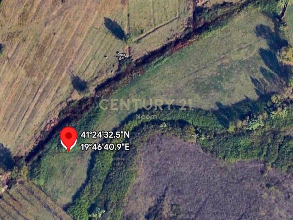 Land for Sale in Cekrez, Suitable for Agricultural and Livestock Investments