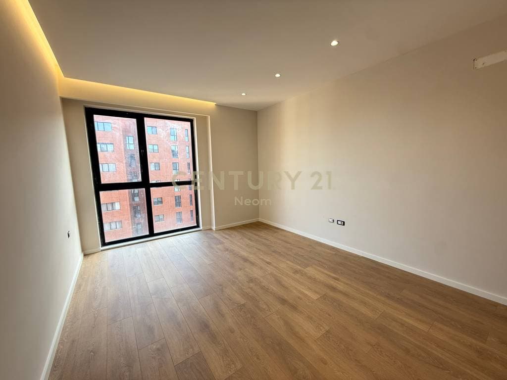 SHITET APARTAMENT PENTHOUSE 2+1+VERANDE NE ASTIR TE URBAN GATE 4