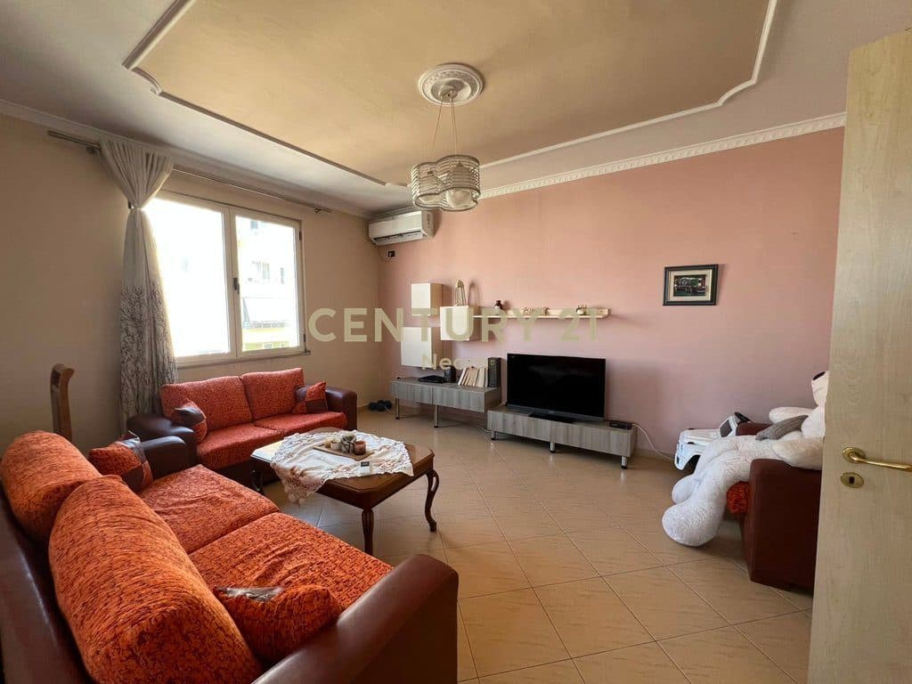 Jepet me Qera apartament 2+1+2 në Astir 2