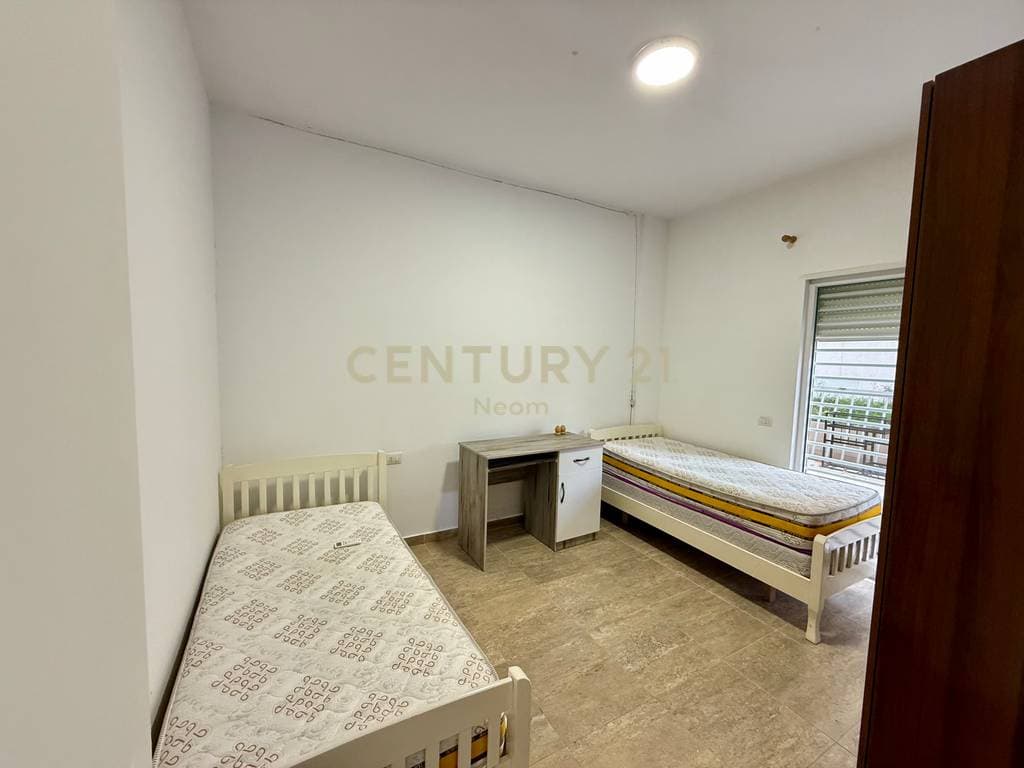 Shitet Apartament 2+1+2 Rruga Peti Te Liqeni i Thate! 4