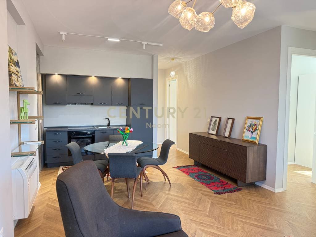 Jepet me Qira apartament 3+1+2 ne nje nga komplekset me prestigjoze tek Liqeni i Thate, Rezidenca Forest . 2