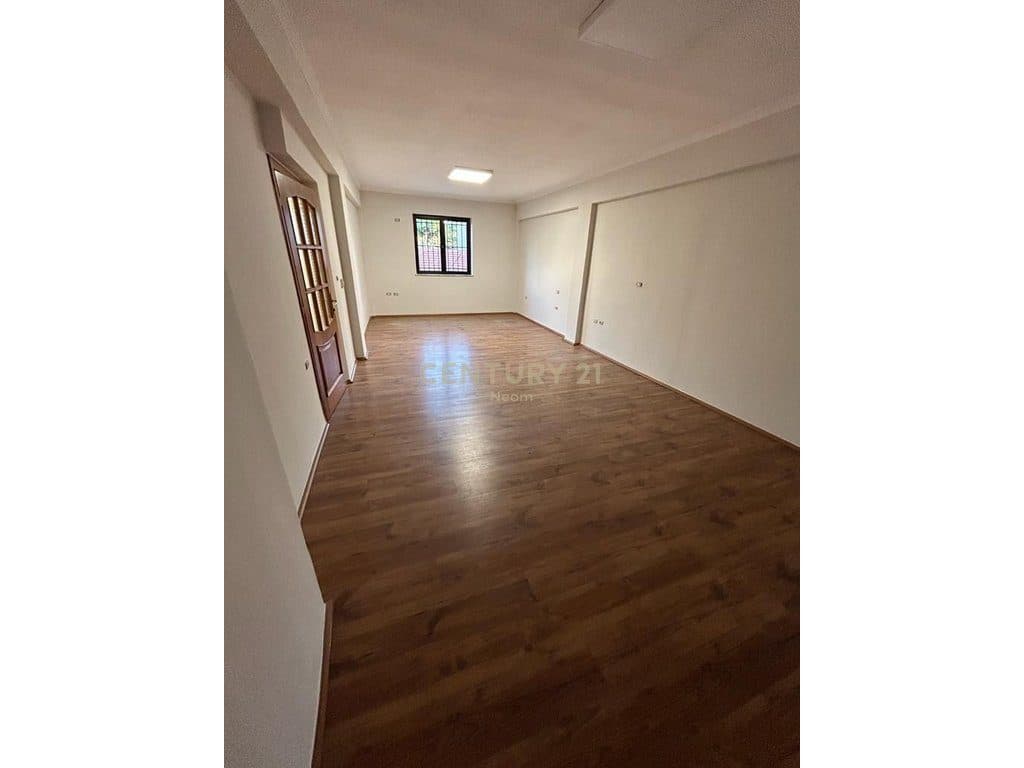 JEPET ME QERA KATI I DYTE I NJE VILE, ZYRË – PAZARI I RI