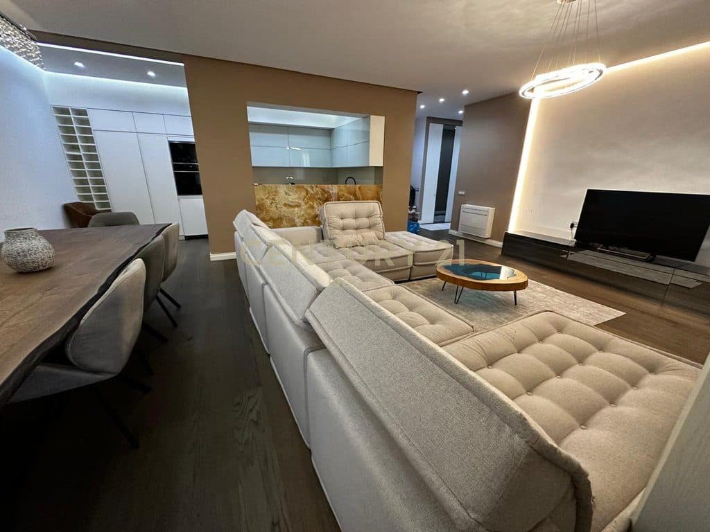 Shitet Apartament 2+1+post Parkimi, me Pamje në Liqenin e Thatë 4