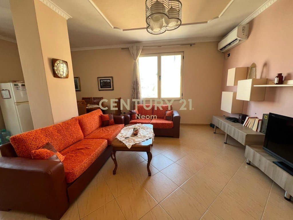 Jepet me Qera apartament 2+1+2 në Astir 3