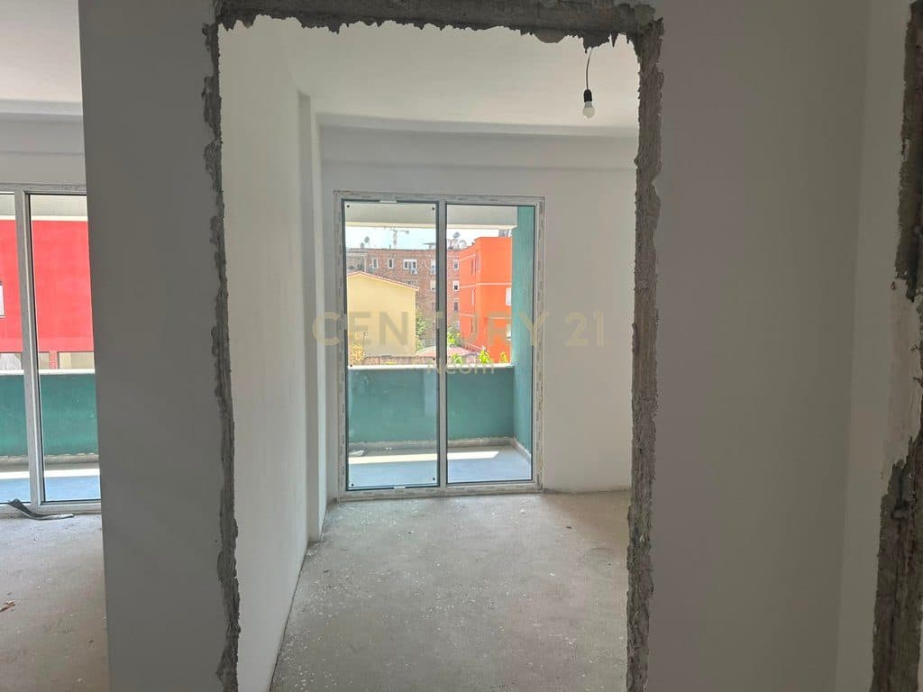 SHITET APARTAMENT 2+1+2 NË ZONËN E XHAMLLIKUT 4