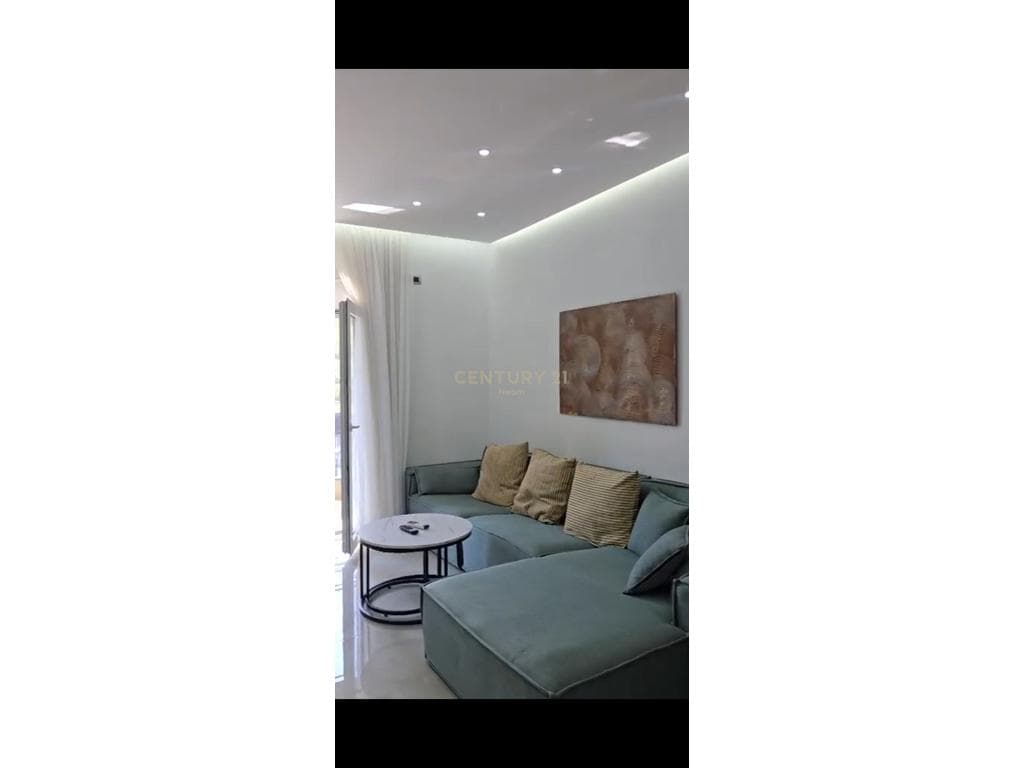 Shitet Apartament 1+1 me mobilim modern për investim, në qender të Librazhdit 3