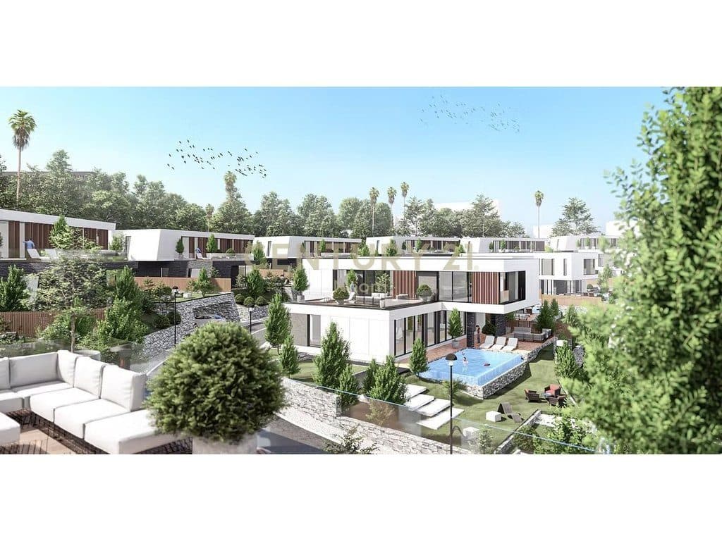 Elite Villas with Pool at East Side Residence!! 3