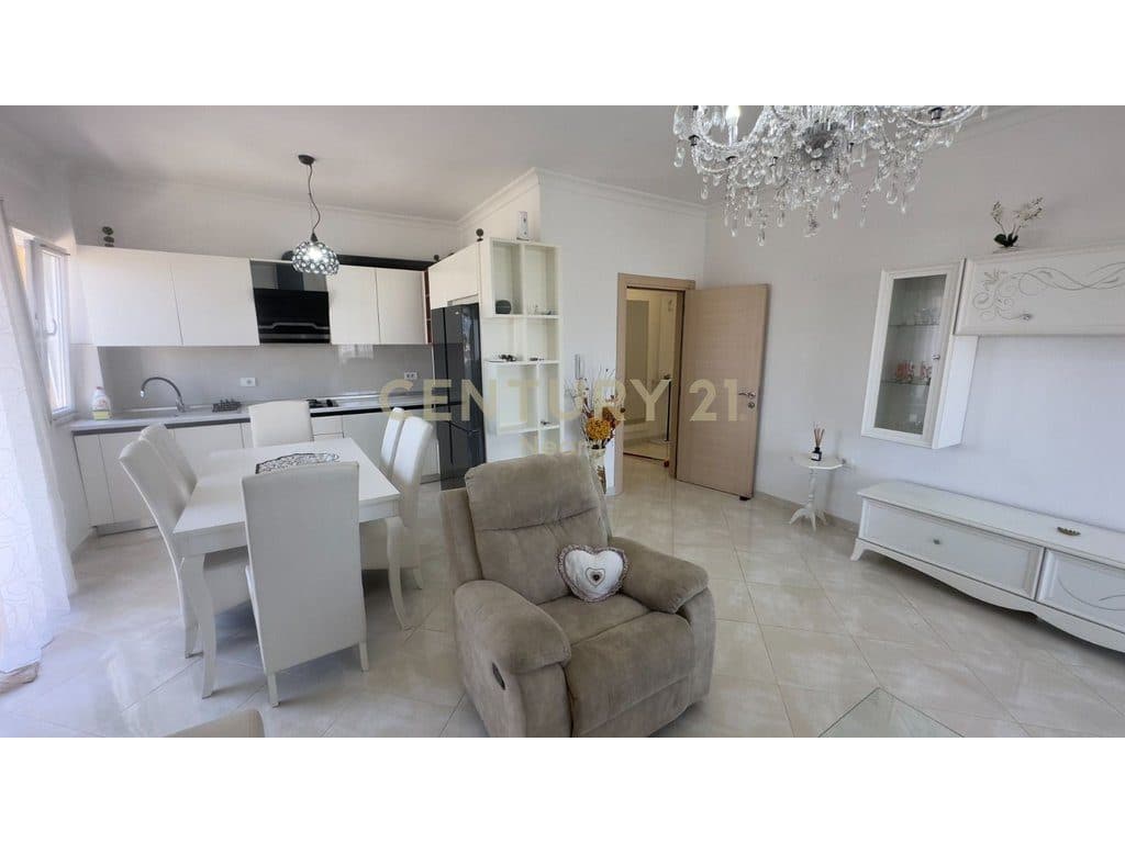 Penthouse 3+2 në Shitje përballë QTU-së, Tiranë – 220 m² me Pamje Panoramike