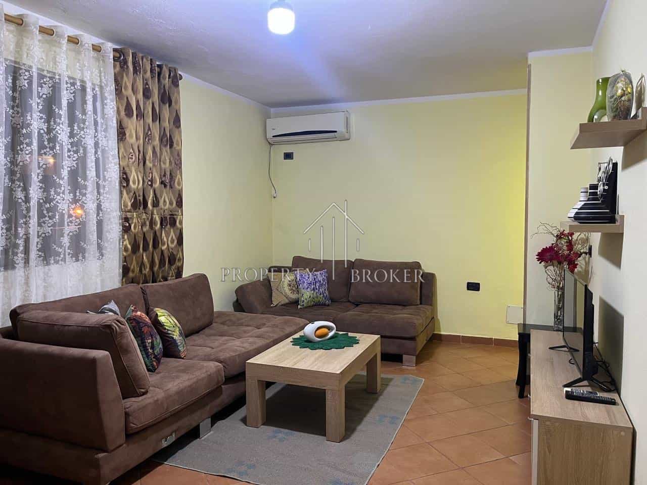 Jepet apartament 1+1 me qera tek Rruga Hysen Dalliu! 2
