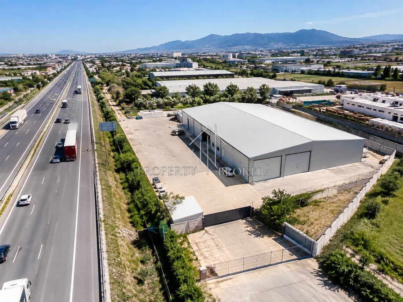 🏢 Shitet truall & kapanon te Autostrada Tiranë-Durrës!