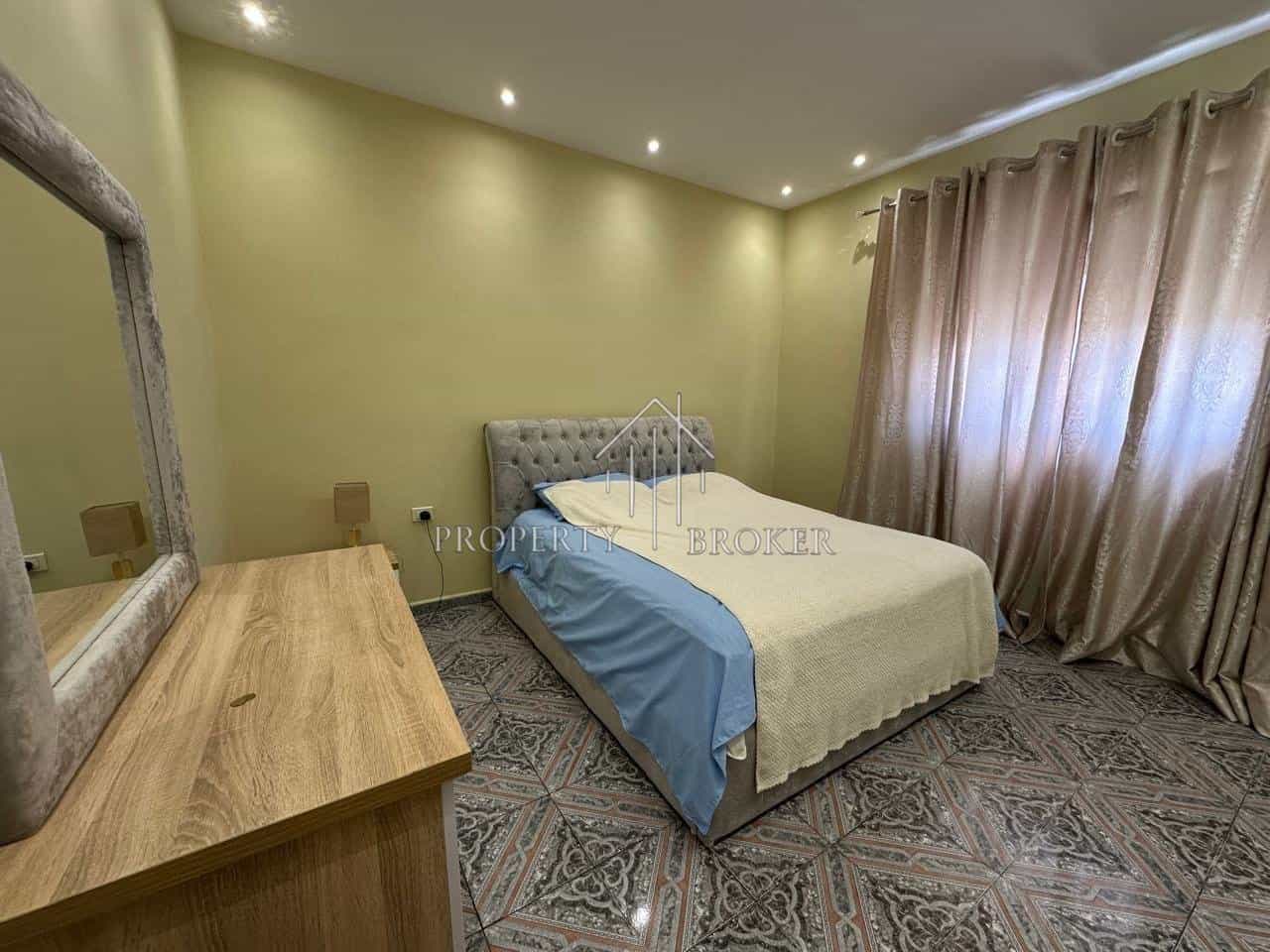 Jepet shtepi private 3+1 me qera tek Ish Sheshi Shqiponja! 4