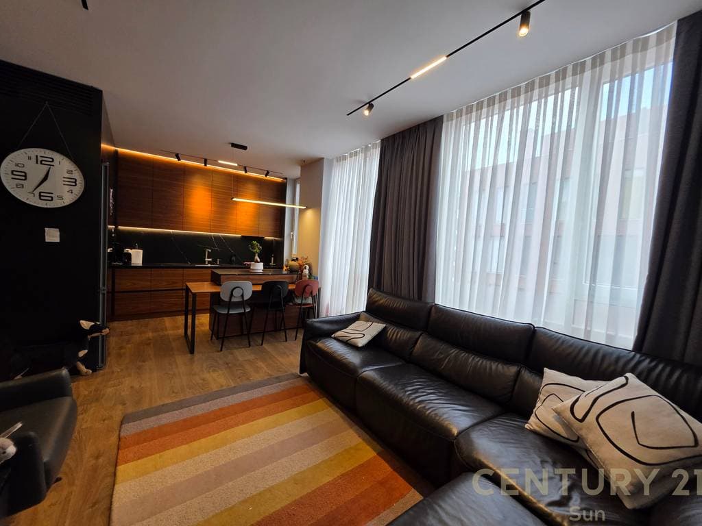 SHITET APARTAMENT 2+1 + POST PARKIMI NE BULEVARDIN E RI 2