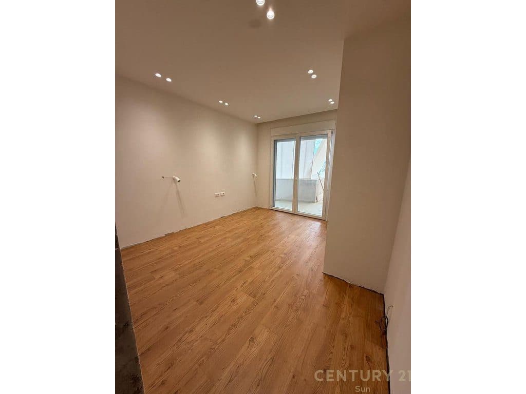APARTAMENT 2+1+2 ME QIRA PER ZYRA, TEK ISH-EKSPOZITA, TIRANE! 3