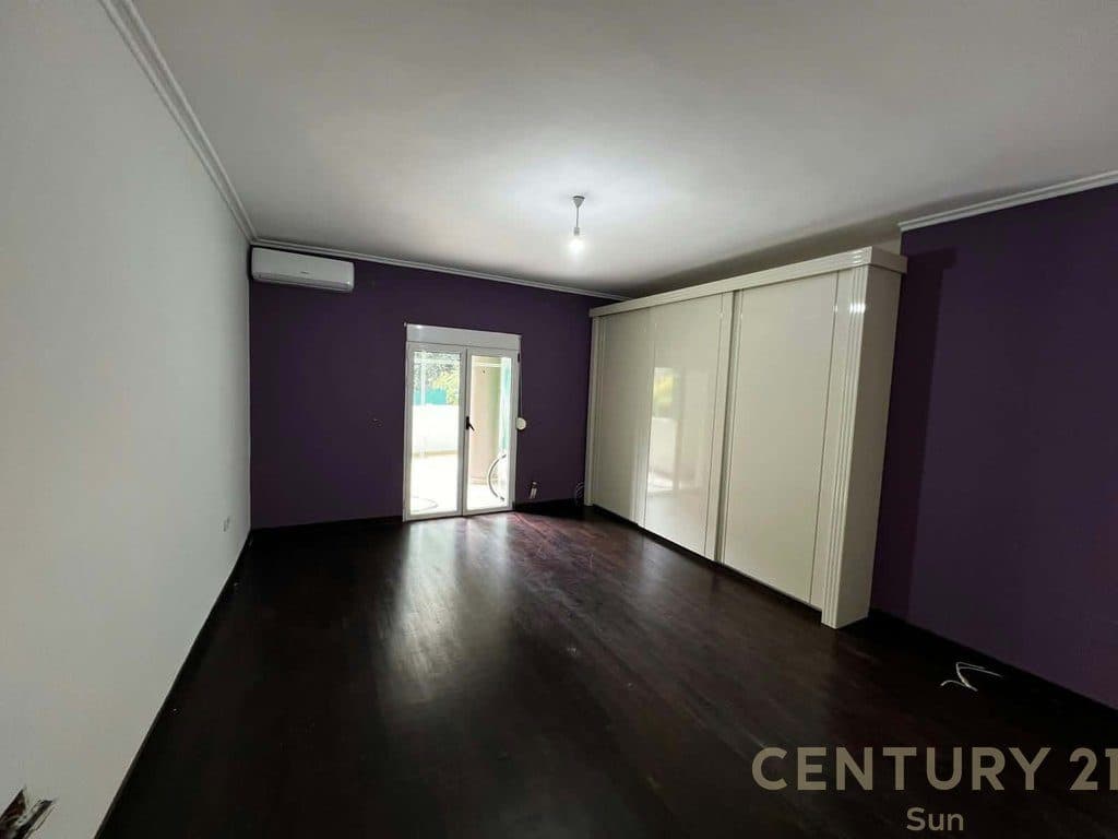 Apartament 2+1 Me Qira në Qendra Tregtare Kristal! 4