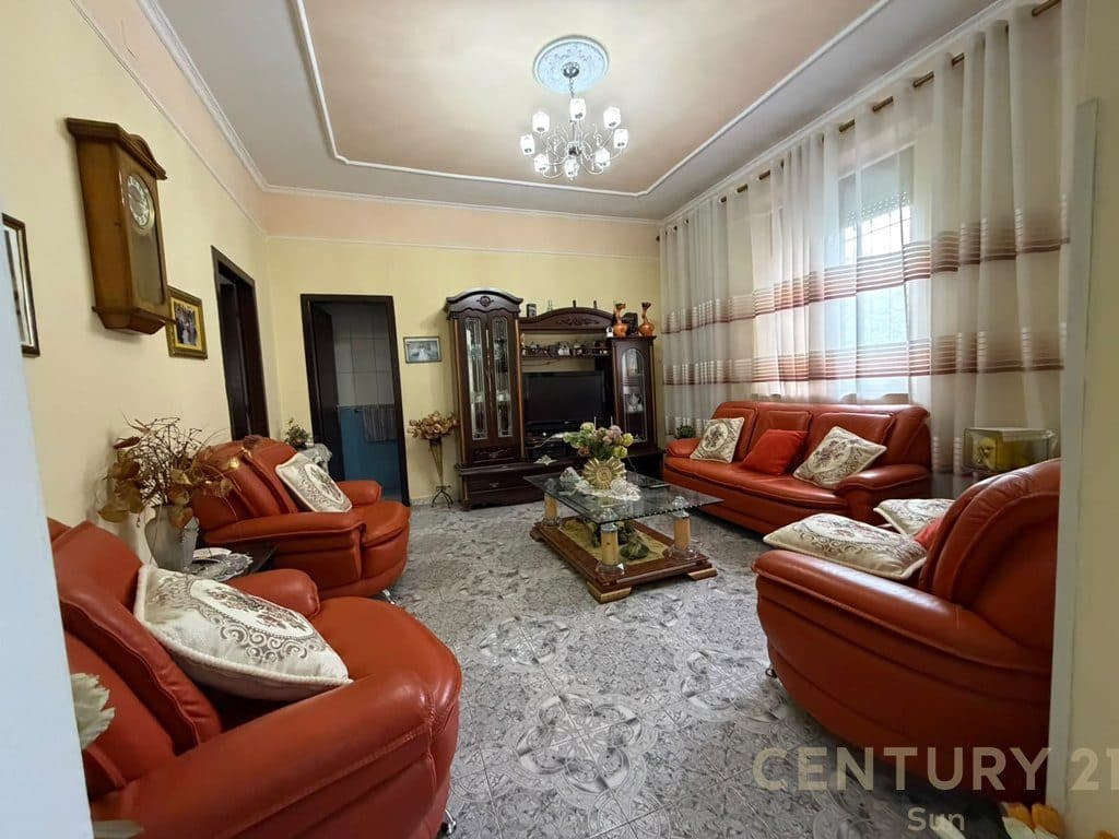 Apartament 2+1+post Me Qira në Laprakë