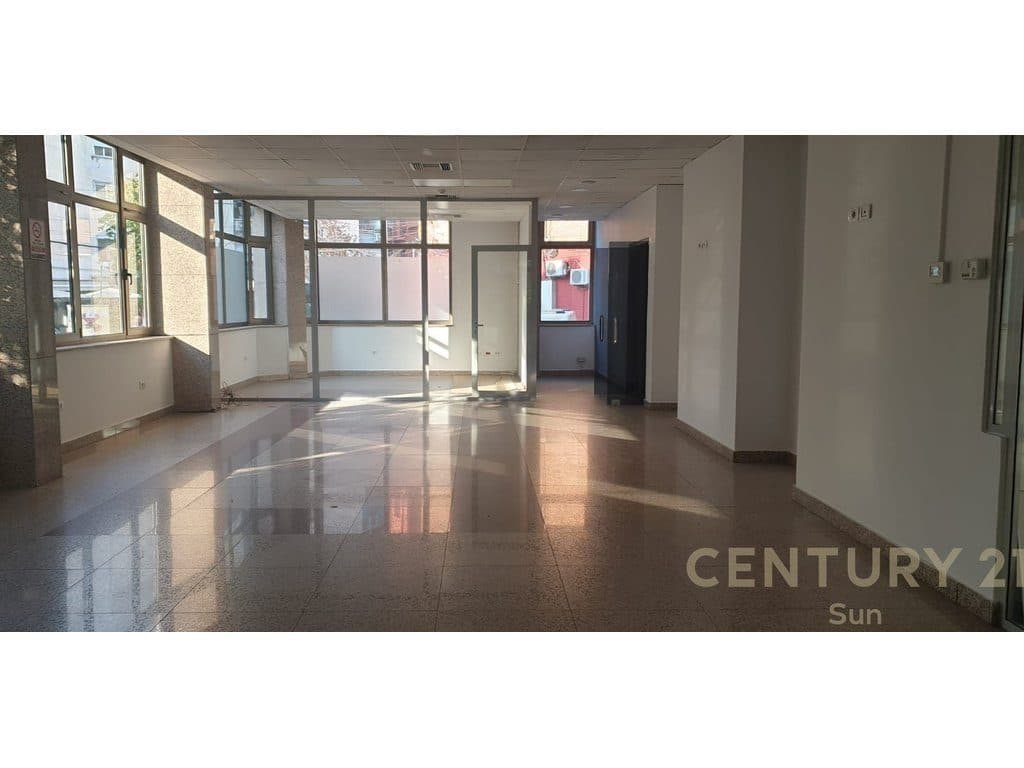 Ambient Shumëpërdorimësh Me Qira në Stadiumi Dinamo, Tirana e Re - 5250€ | 270 m² 3