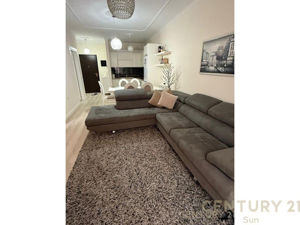 SHITET APARTAMENT NE LUNGOMARE!