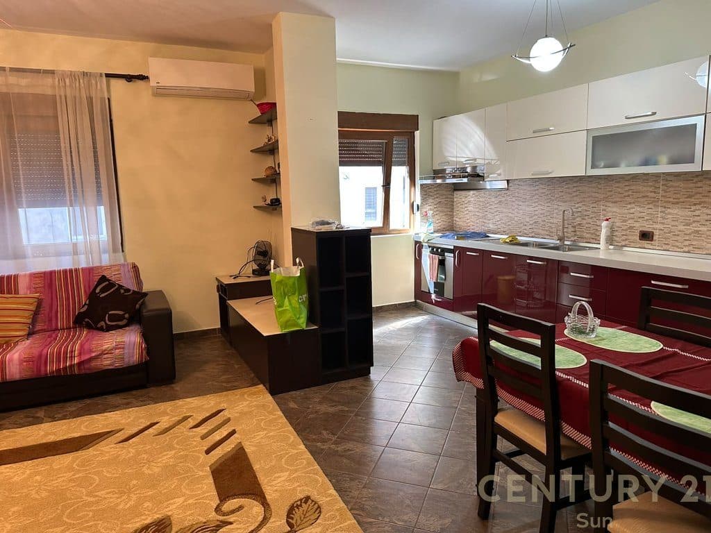 Shtëpi private me qira rruga Qemal stafa! 2