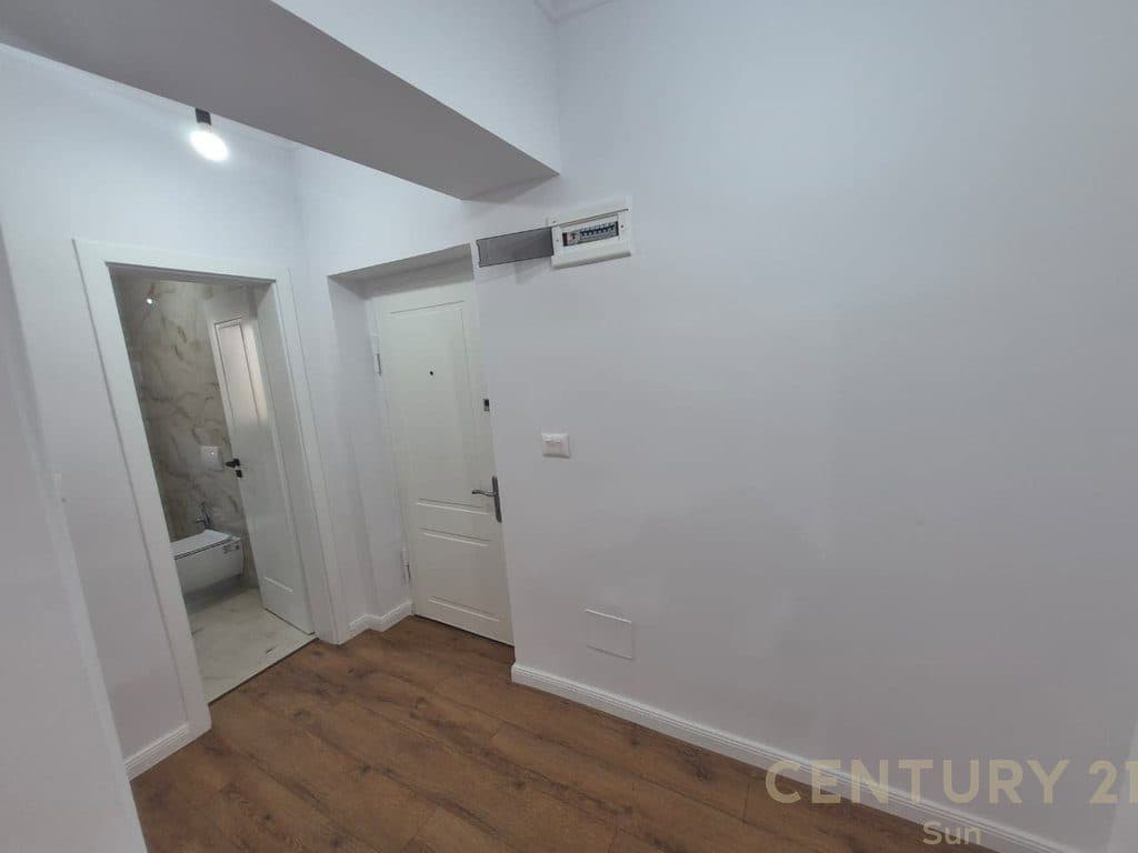Shitet Apartament 1+1 – Rruga Thanas Ziko 300 metra mbi Gjimnazin “Partizani” 2