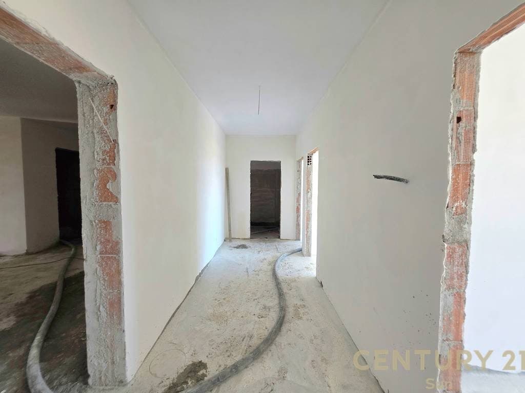 OKAZION! APARTAMENT 3+1 PER SHITJE NE PASKUQAN 4