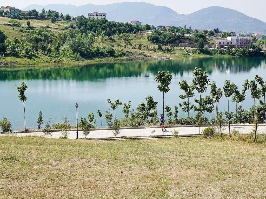 Shitet vilë B2 në liqenin e Farkës "Lakeside Residencë" !!! 2