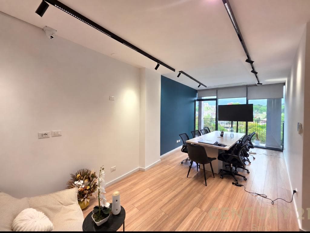 ZYRA 2+1 PER QIRA NE LAKE VIEW RESIDENCES 1