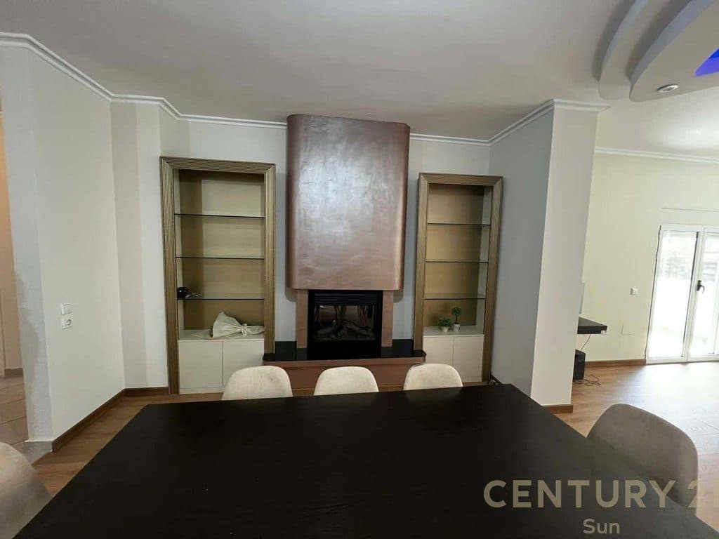Apartament 2+1 Me Qira në Qendra Tregtare Kristal!