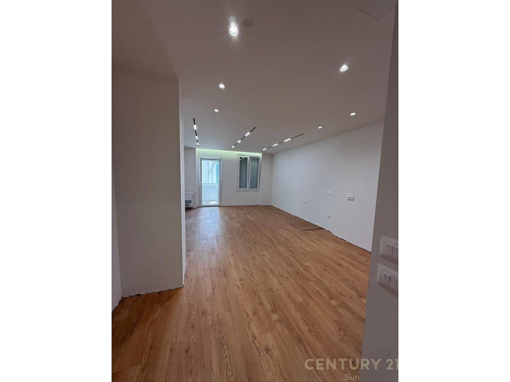 APARTAMENT 2+1+2 ME QIRA PER ZYRA, TEK ISH-EKSPOZITA, TIRANE!