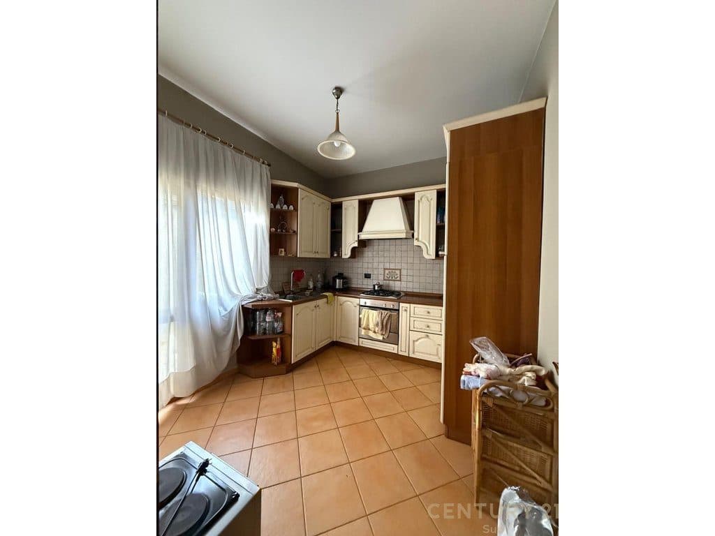 Vilë 4+2 Në Shitje në Don Bosco, Tiranë - 500,000€ | 408 m² 4