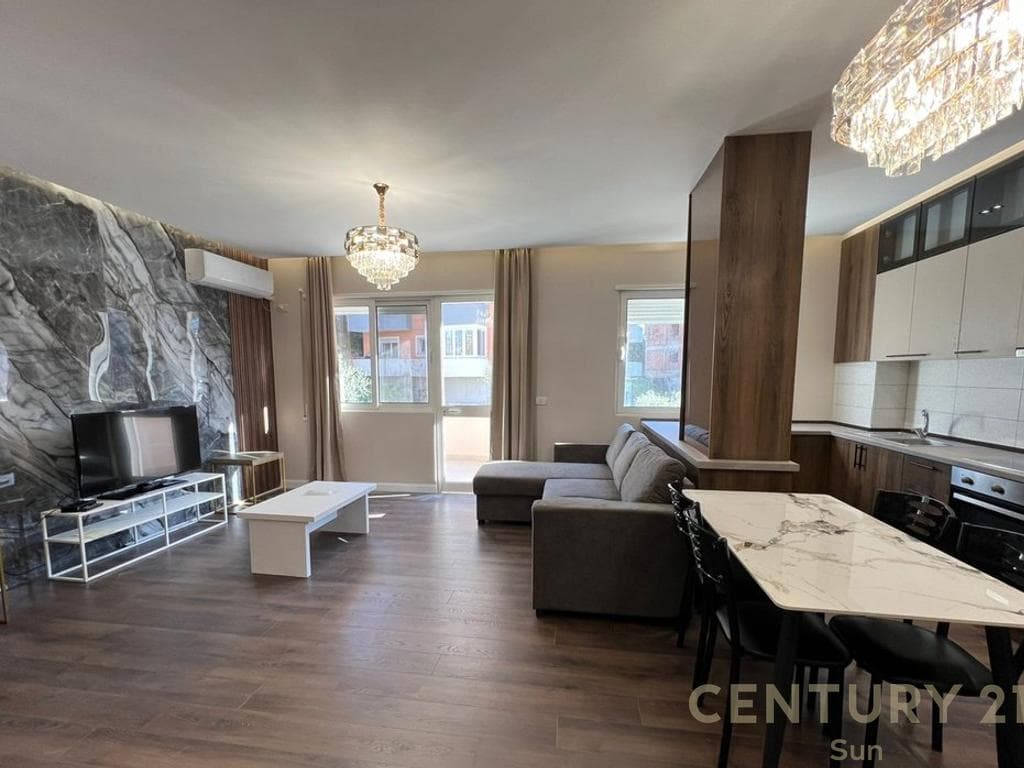 Apartament 2+1+2 Për Shitje në zonen e Kopshtit Botanik Zoologjik, Tiranë