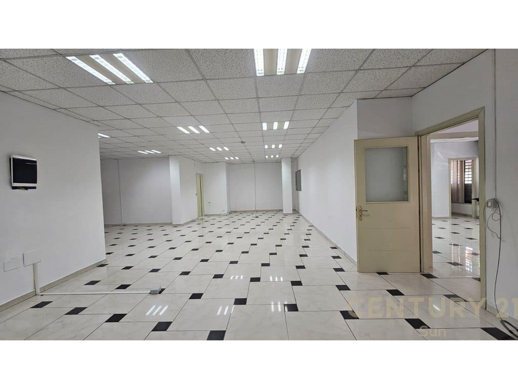 ZYRA 300 M2 ME QIRA NE RRUGEN E ELBASANIT 3
