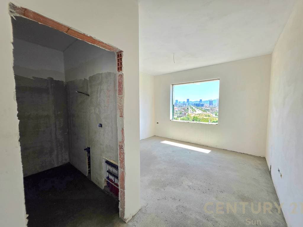 APARTAMENT 3+1 PER SHITJE NE PASKUQAN 3