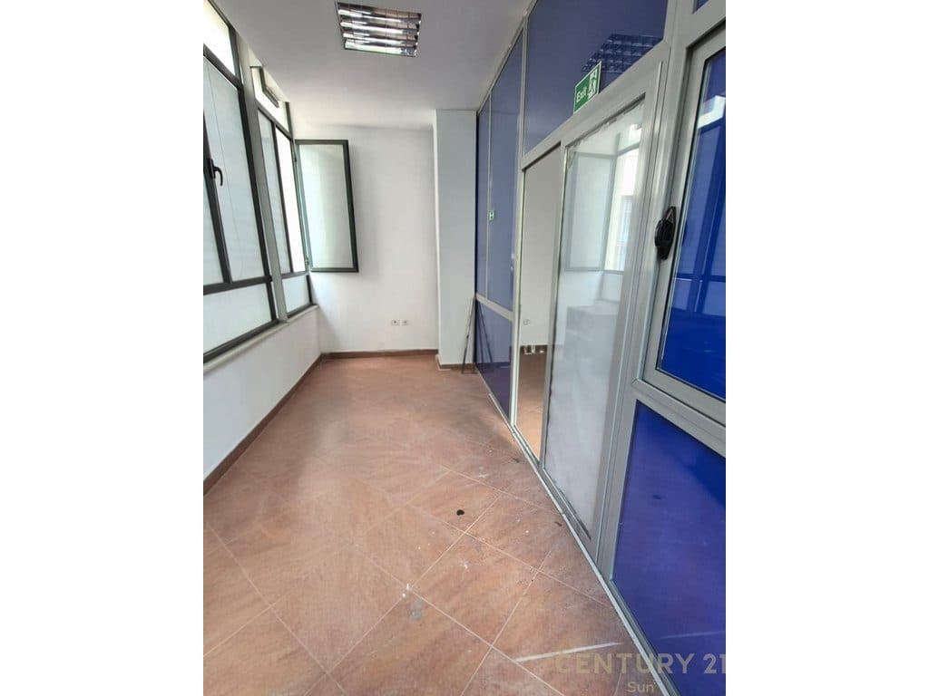 Jepet me qera zyre 90 m² te ish ekspozita! 3