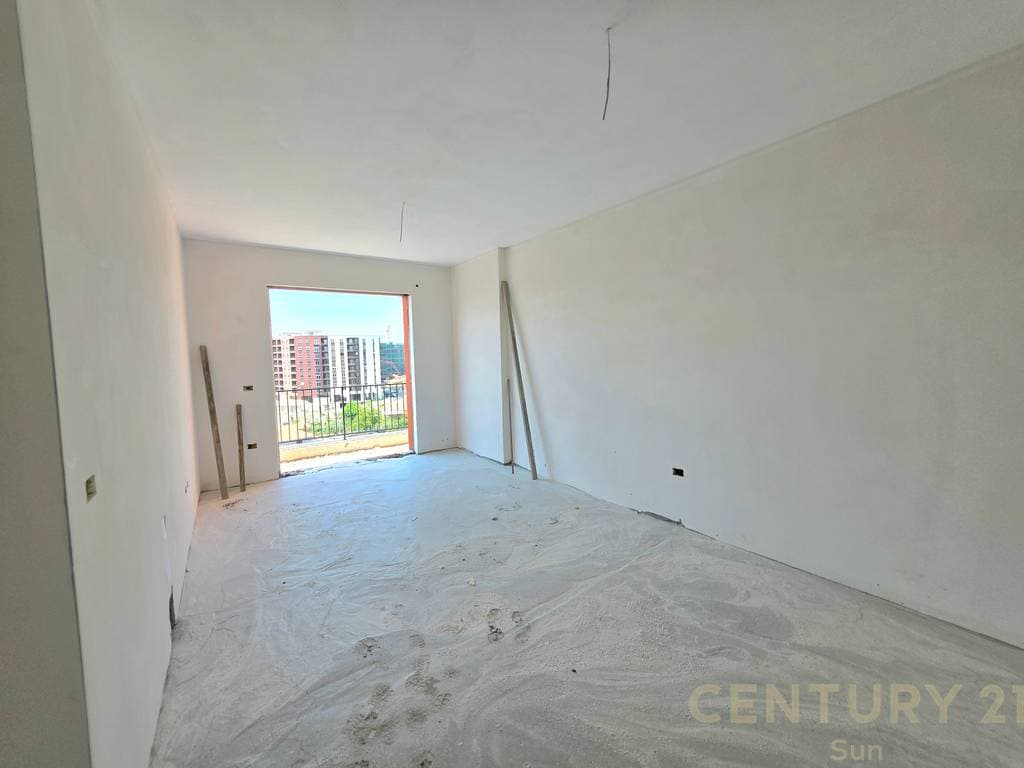 APARTAMENT 3+1 PER SHITJE NE PASKUQAN