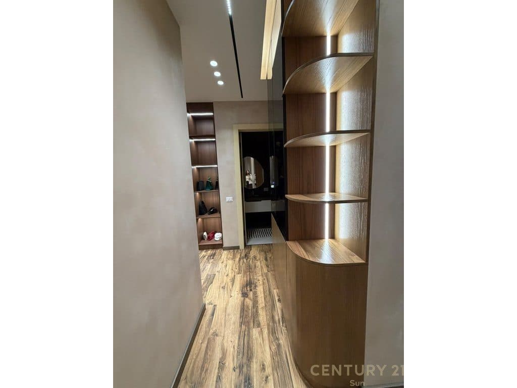 APARTAMENT PER SHITJE 2+1+2+2 POSTE PARKIMI TE KOMPLEKSI DELIJORGJI! 2