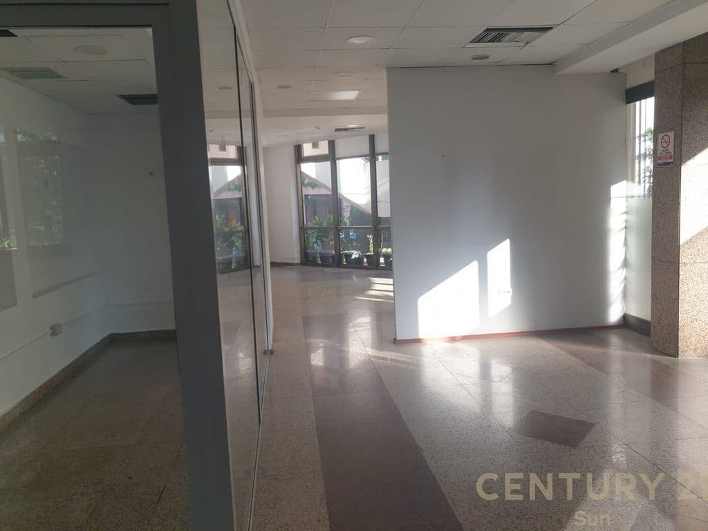 Ambient Shumëpërdorimësh Me Qira në Stadiumi Dinamo, Tirana e Re - 5250€ | 270 m² 2