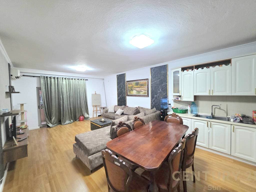 SHITET APARTAMENT 3+1+2 NE KOMUNEN E PARISIT