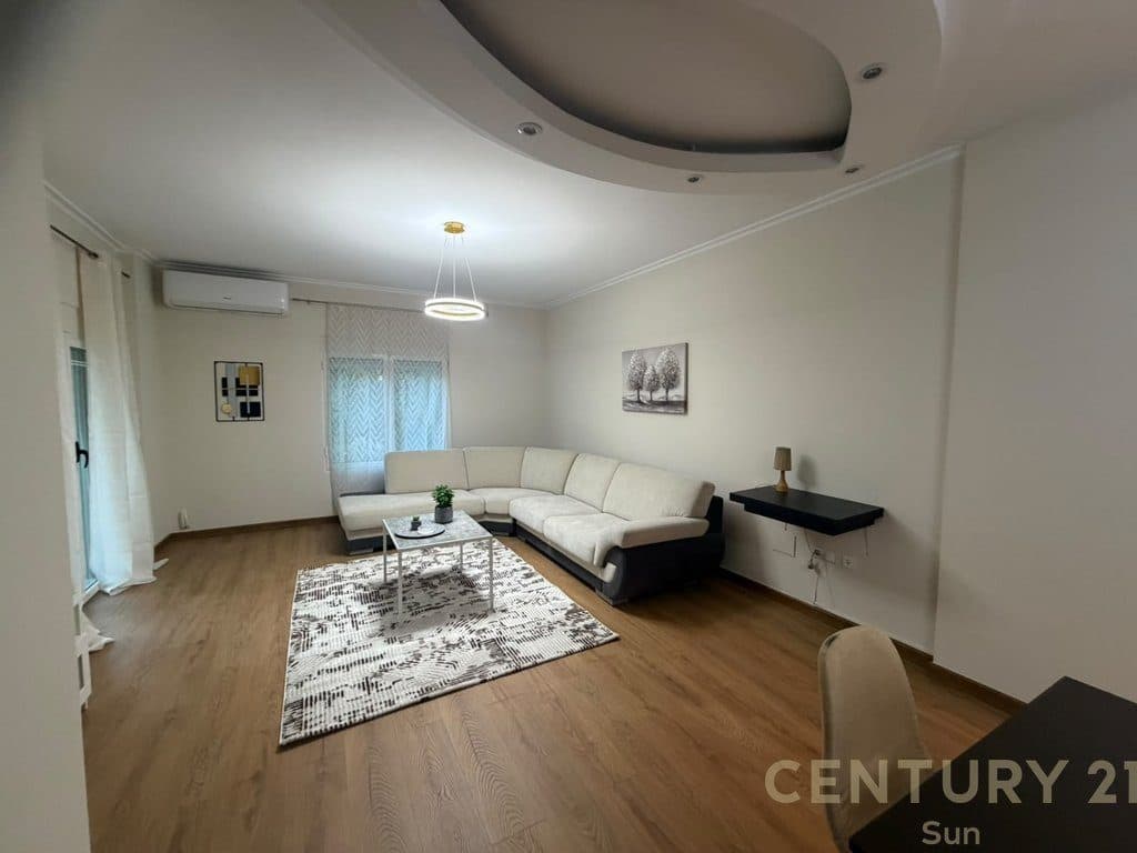 Apartament 2+1 Me Qira në Qendra Tregtare Kristal!