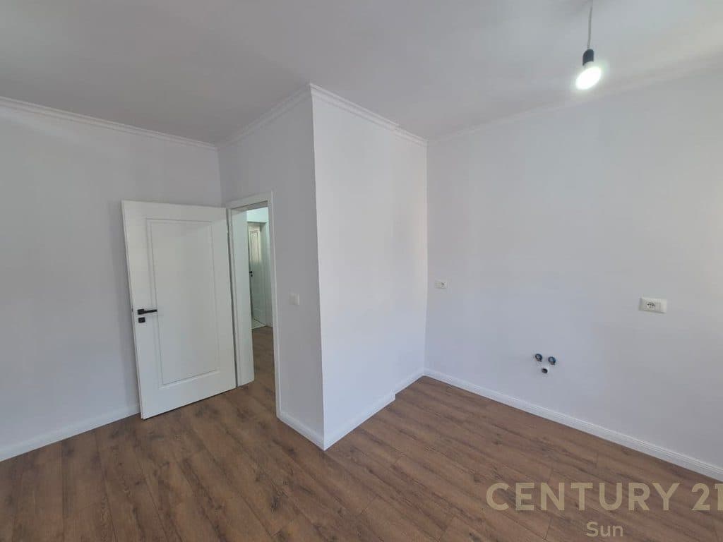 Shitet Apartament 1+1 – Rruga Thanas Ziko 300 metra mbi Gjimnazin “Partizani”