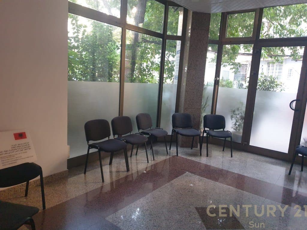 Ambient Shumëpërdorimësh Me Qira në Stadiumi Dinamo, Tirana e Re - 5250€ | 270 m²