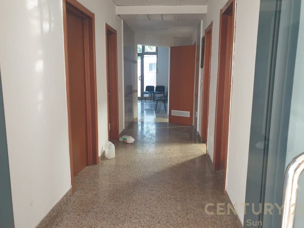 Ambient Shumëpërdorimësh Me Qira në Stadiumi Dinamo, Tirana e Re - 5250€ | 270 m² 4